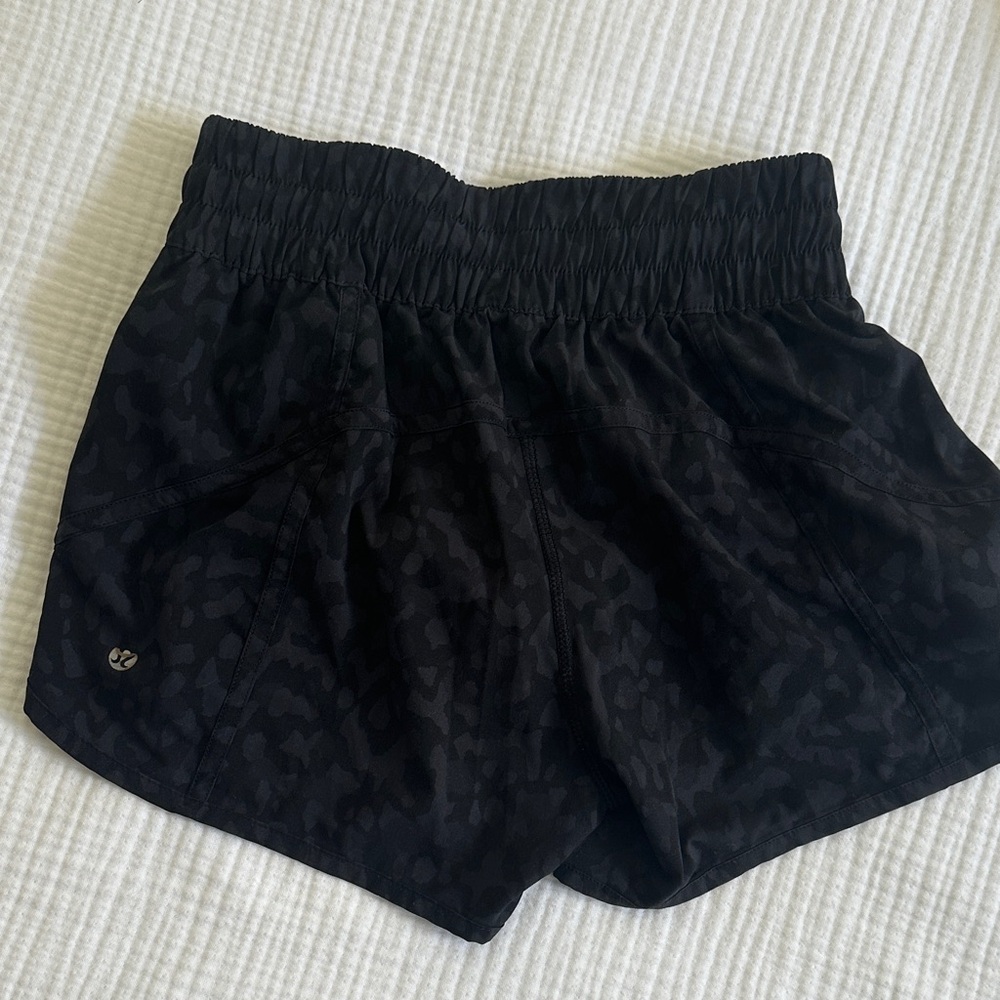 Lululemon Track That Mid-Rise Shorts - Picture 2 of 3